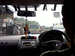 latihan nyetir mobil